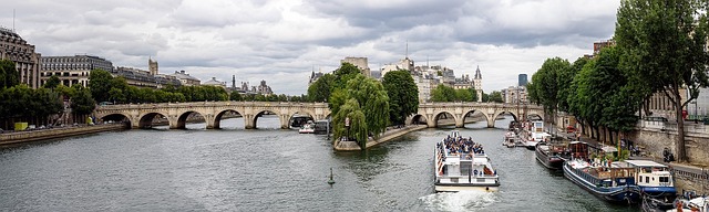 La location d’une péniche à Paris, c’est possible